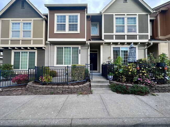 Building Photo - Modern Comfort Meets Convenience in Beaver...