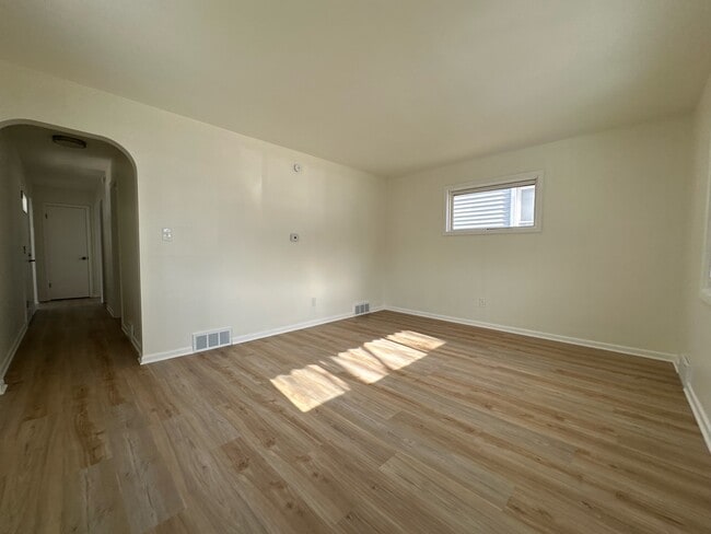 Photo - 809 Lakewood Blvd