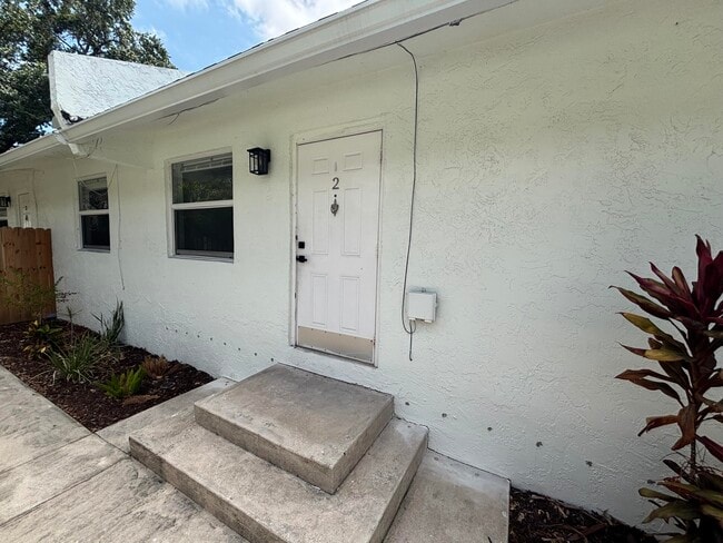 Photo - 880 SE 12th St