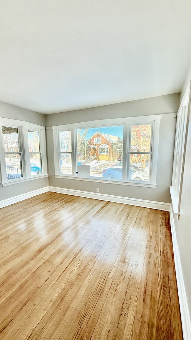 Photo - 4849 W Eddy St Unit 1