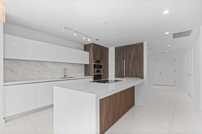 Photo - 851 NE 1st Ave