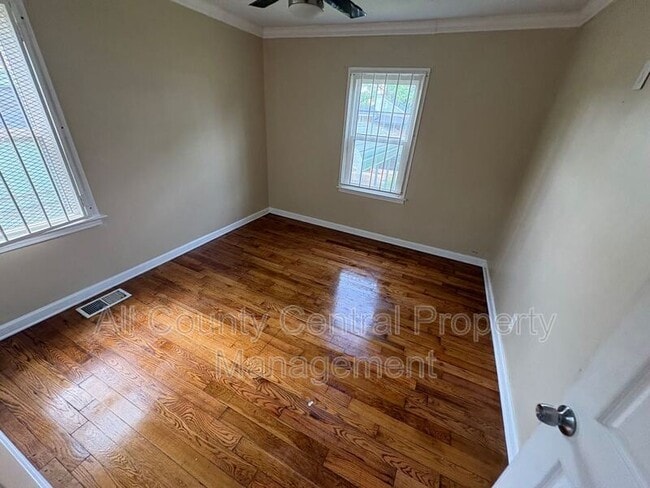 Photo - 813 42nd Pl N