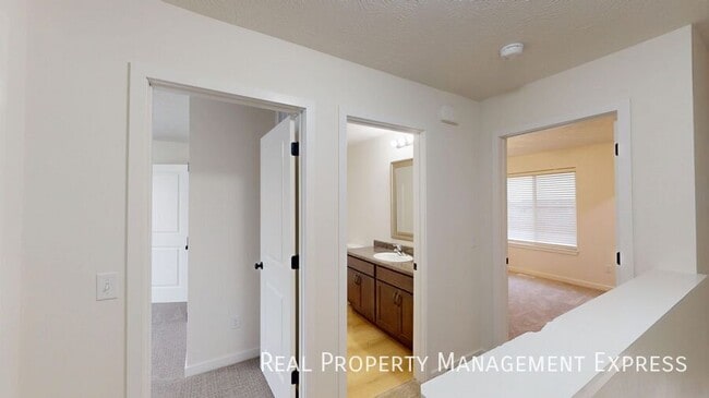 Photo - Stylish 2 Bed 1.5 Bath Townhome