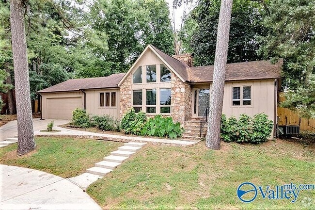 Building Photo - 710 Crestview Dr Rental