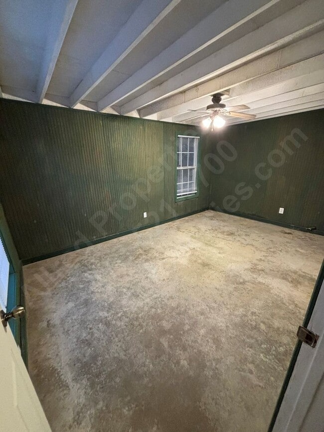 1 Bedroom Cottage with Loft Area on Border... House Rental in