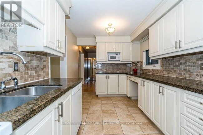 Photo - 23 Bluesky Crescent