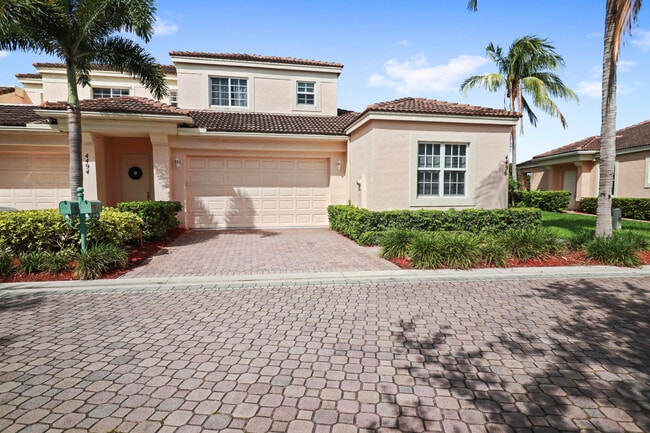 Building Photo - 4496 Hickory Dr