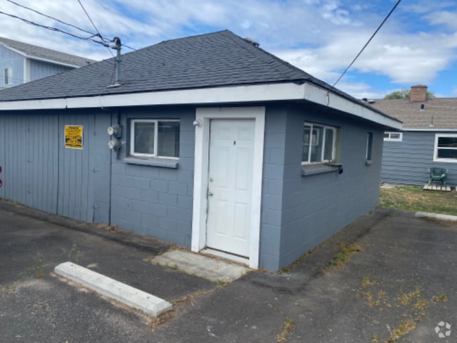 Building Photo - 1033 W Columbia Ave Rental