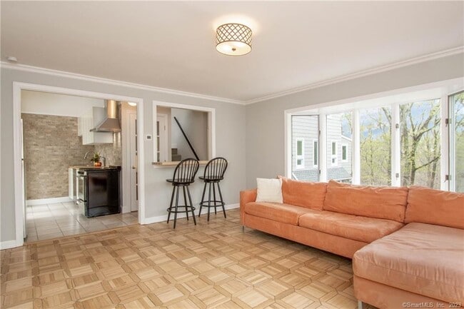 Building Photo - 241 Maple Rd