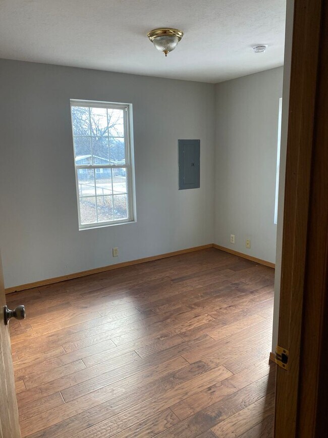 Photo - 601 N Fulbright Ave