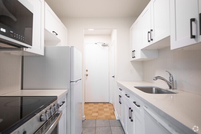 1 BR, 1 BA - Kitchen - 1017 Woodbine