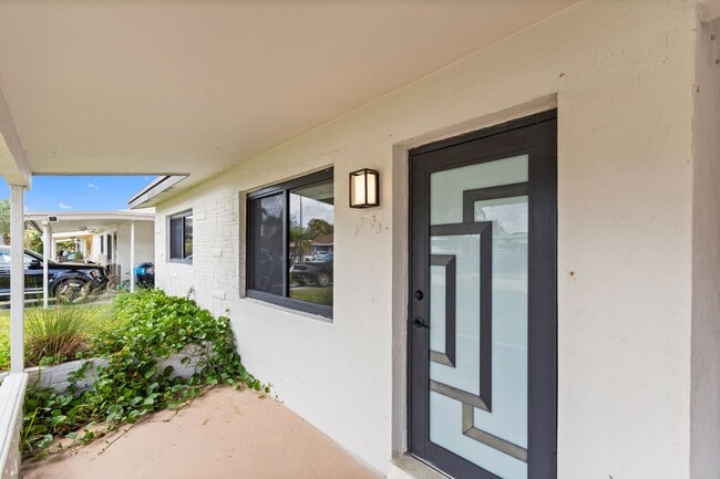 Building Photo - Beautiful home in quiet neighborhood