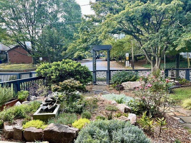 Photo - 1008 North Avenue NE