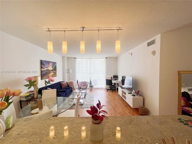 Photo - 18800 NE 29th Ave Unidad 630