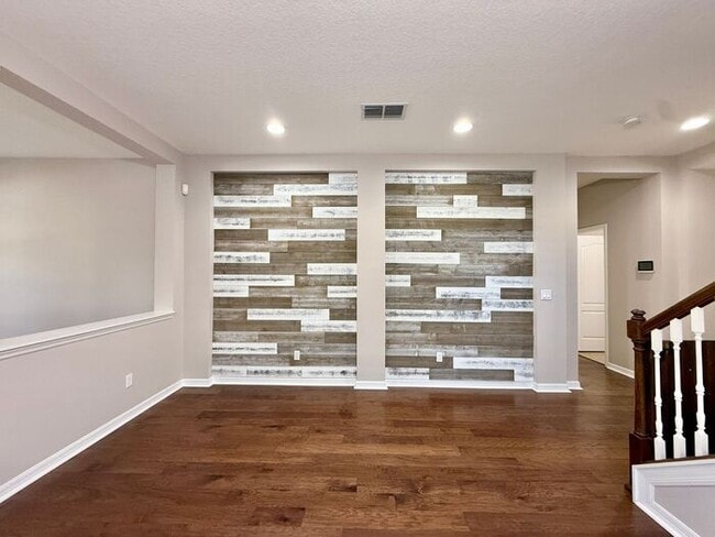 Photo - SPACIOUS Two Story Beautiful 5/4 Home in The Enclave At Aloma!