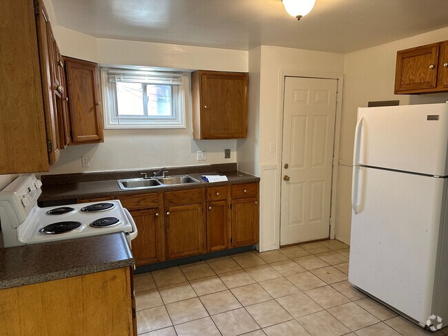 Building Photo - Crescent St. Duplexes Rental