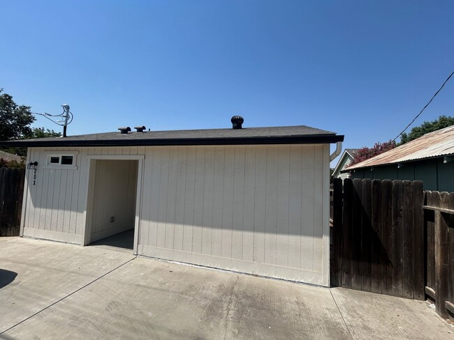 Building Photo - 1 bed 1 bath unit - ADU Rental