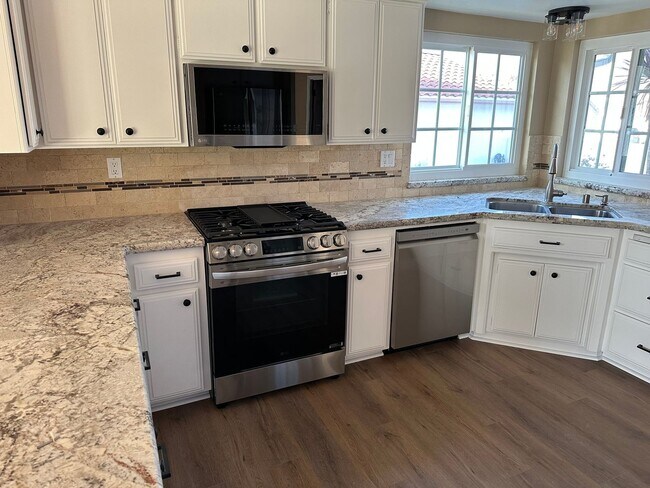 Photo - Golfers dream! Beautifully refreshed!