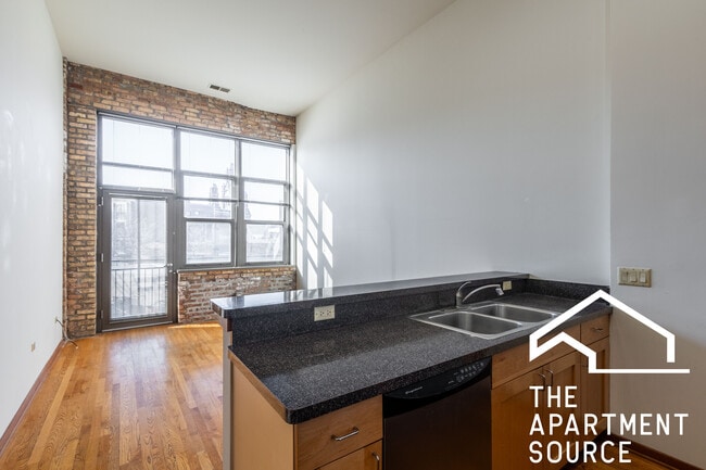 Photo - 2934 N Milwaukee Ave Condo Unit 08
