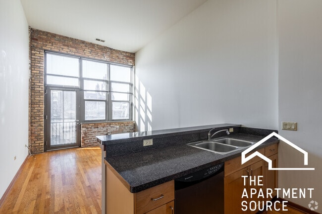 Building Photo - 2934 N Milwaukee Ave Unit 08 Rental