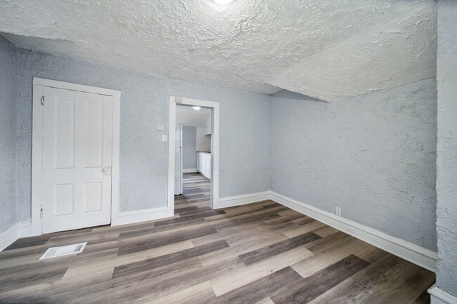 Photo - 132 Akin Ave Unit B