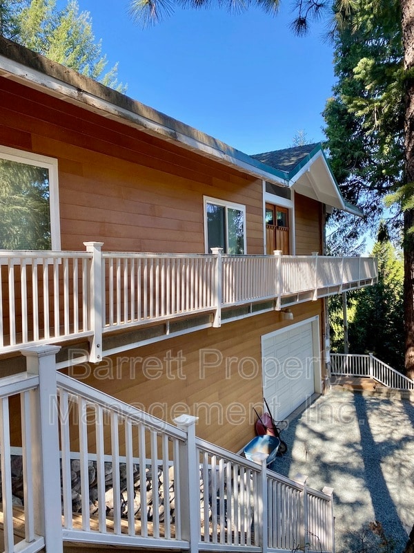 Building Photo - 13055 Summit Ridge Dr