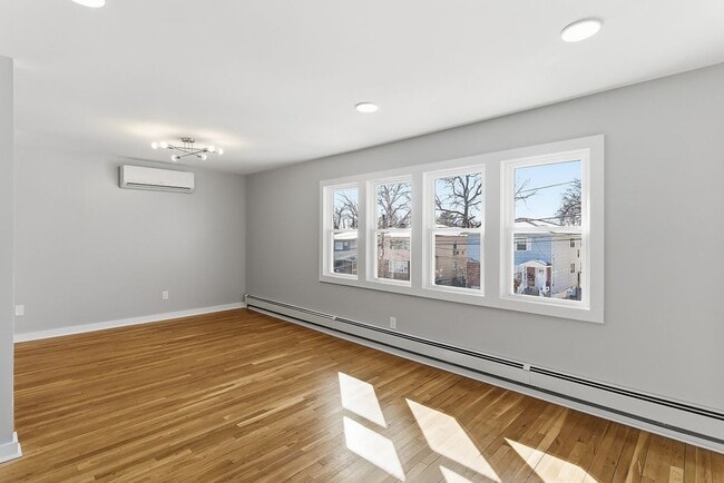 Photo - 19 Evelyn Ct