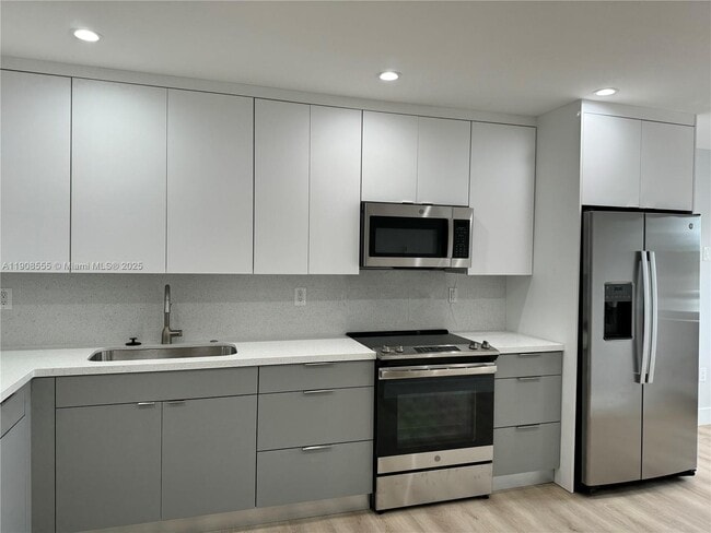 Building Photo - 161 Bentley Dr Unit B