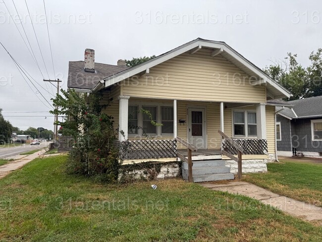 Photo - $799- 2 bedroom / 1 bathroom - Single Fami...