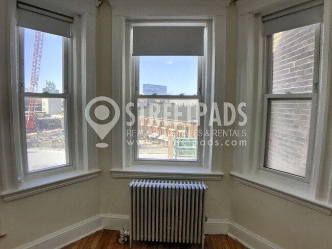 Building Photo - 1 bedroom in Boston MA 02215 Rental