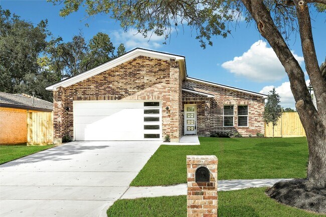 Photo - 7611 Athlone Dr