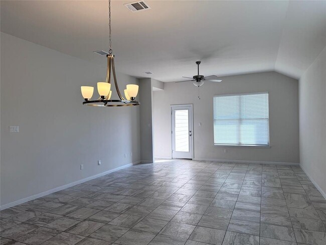 Photo - 605 Elm Green St