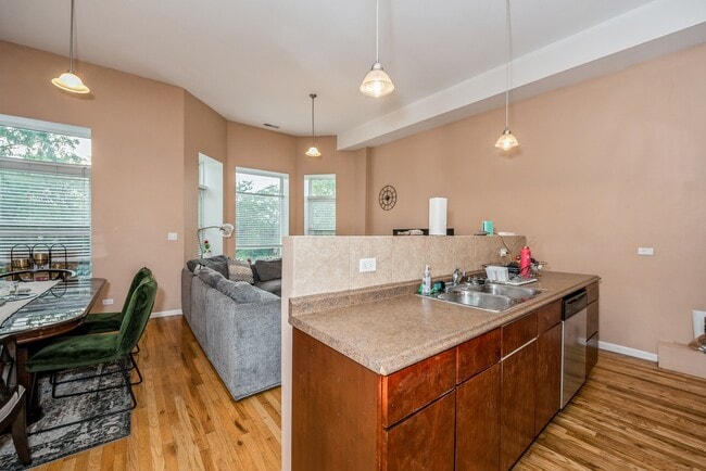 Photo - 3549 S King Dr Unit 3