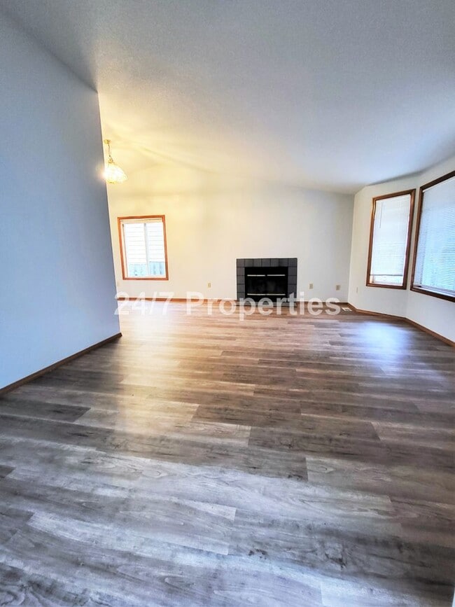 Photo - Updated 3BD | 2BA Home with Garage & Large Deck - Hillsboro