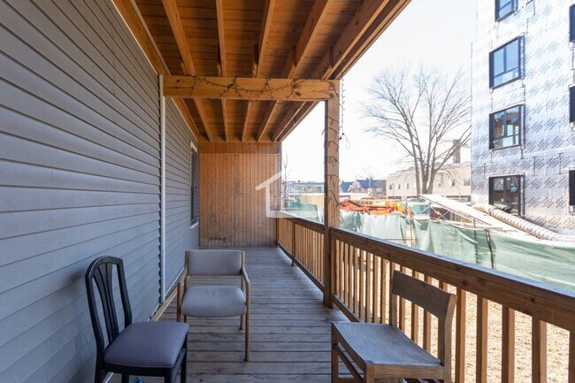 Photo - Central Location Walk to BU, Laundry on a Site, Parking for Rent, Eat-in Kitchen,