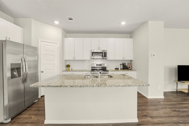 Building Photo - 21610 Desert Lilly Rd