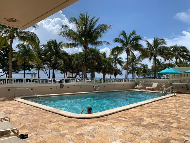 Building Photo - 133 N Pompano Beach Blvd Unit 808