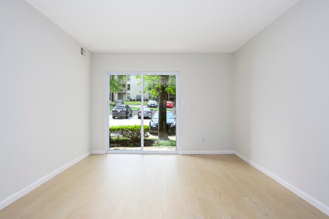 Photo - Oak Forest Apartments