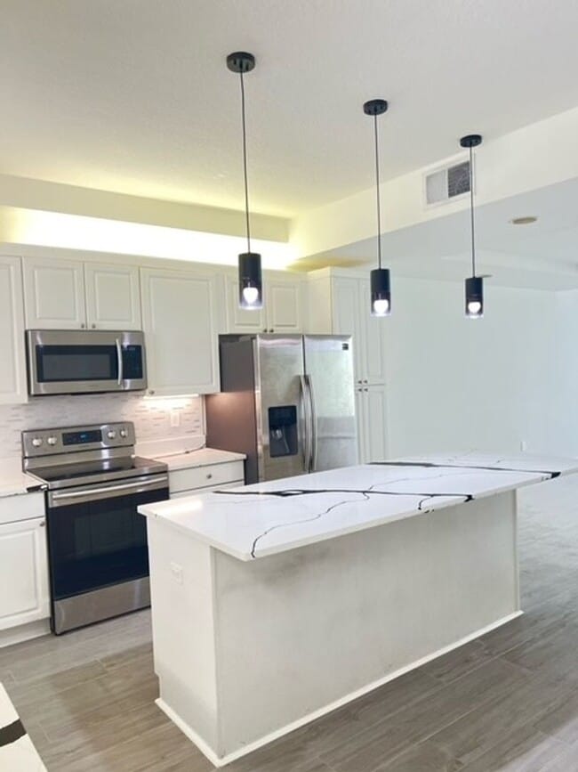 Photo - 655 Cornerstone Dr