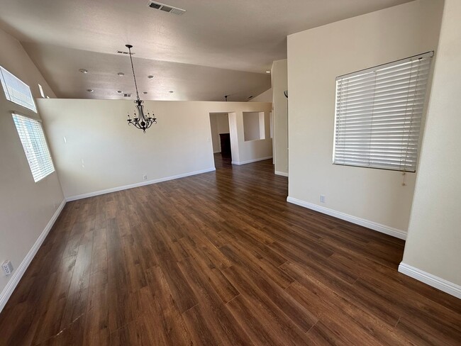 Photo - Beautiful Home In Apple Valley Vineyards-4...