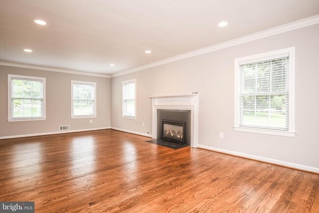 Photo - 1211 Vinita Ln