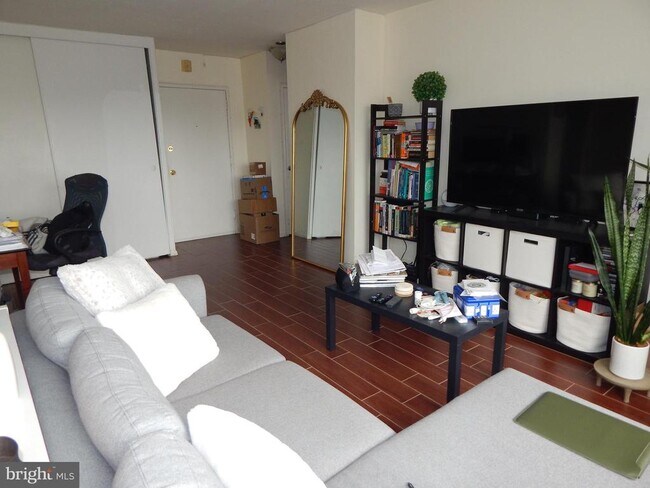 Photo - 2101 Chestnut St Unit 1717