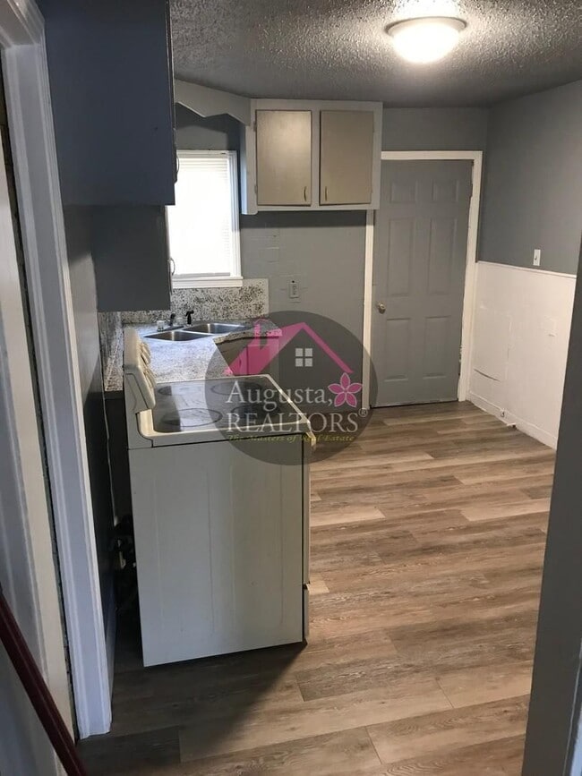 Photo - Affordable 2 Bedroom Home!
