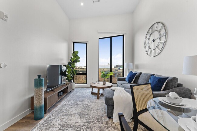 Photo - 282 Bremen St Unit ID1240290P