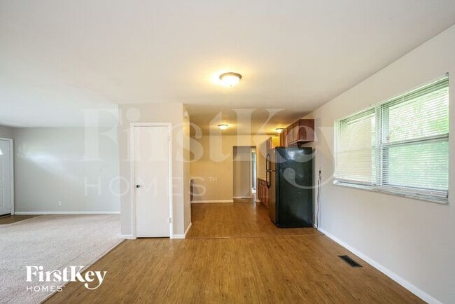 Photo - 8074 Hague Rd