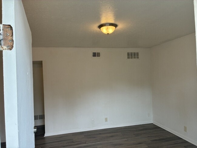 Building Photo - Pinecroft Drive Rental