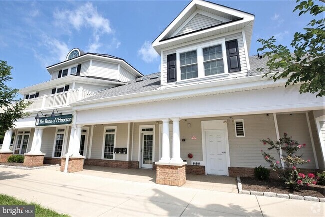 Building Photo - 11 Cranbury Rd Unit APT 2