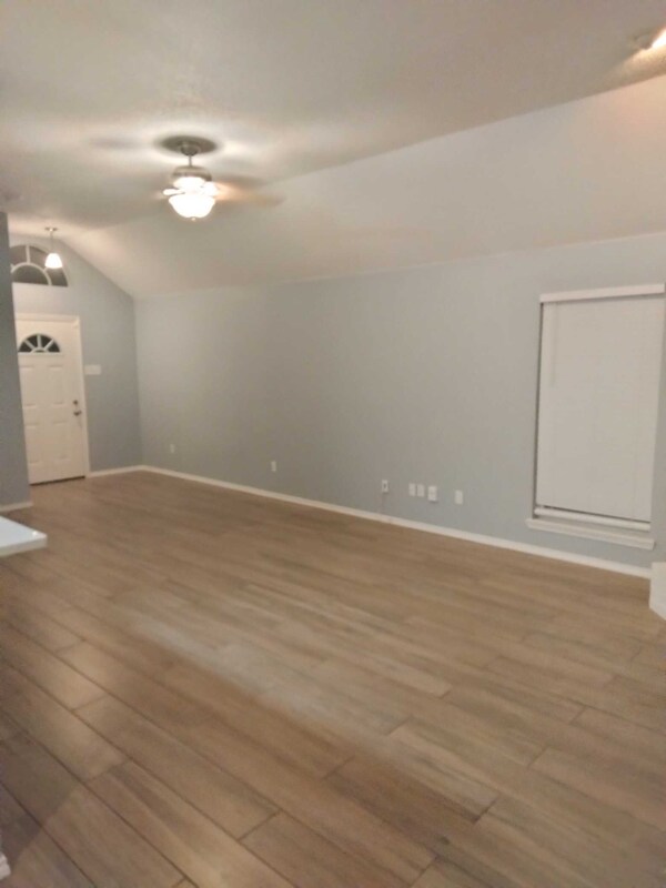 Photo - 565 Primrose Ln