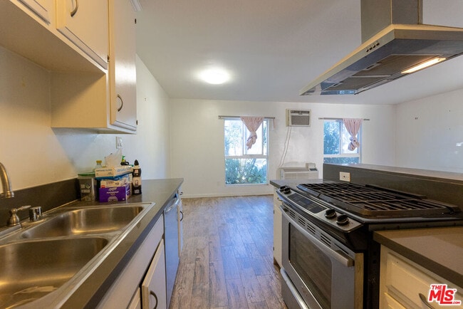 Photo - 1118 Waterloo St Unidad 1