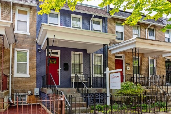 Rad Rowhome Right Near Stadium-Armory Metro! - Rad Rowhome Right Near Stadium-Armory Metro!